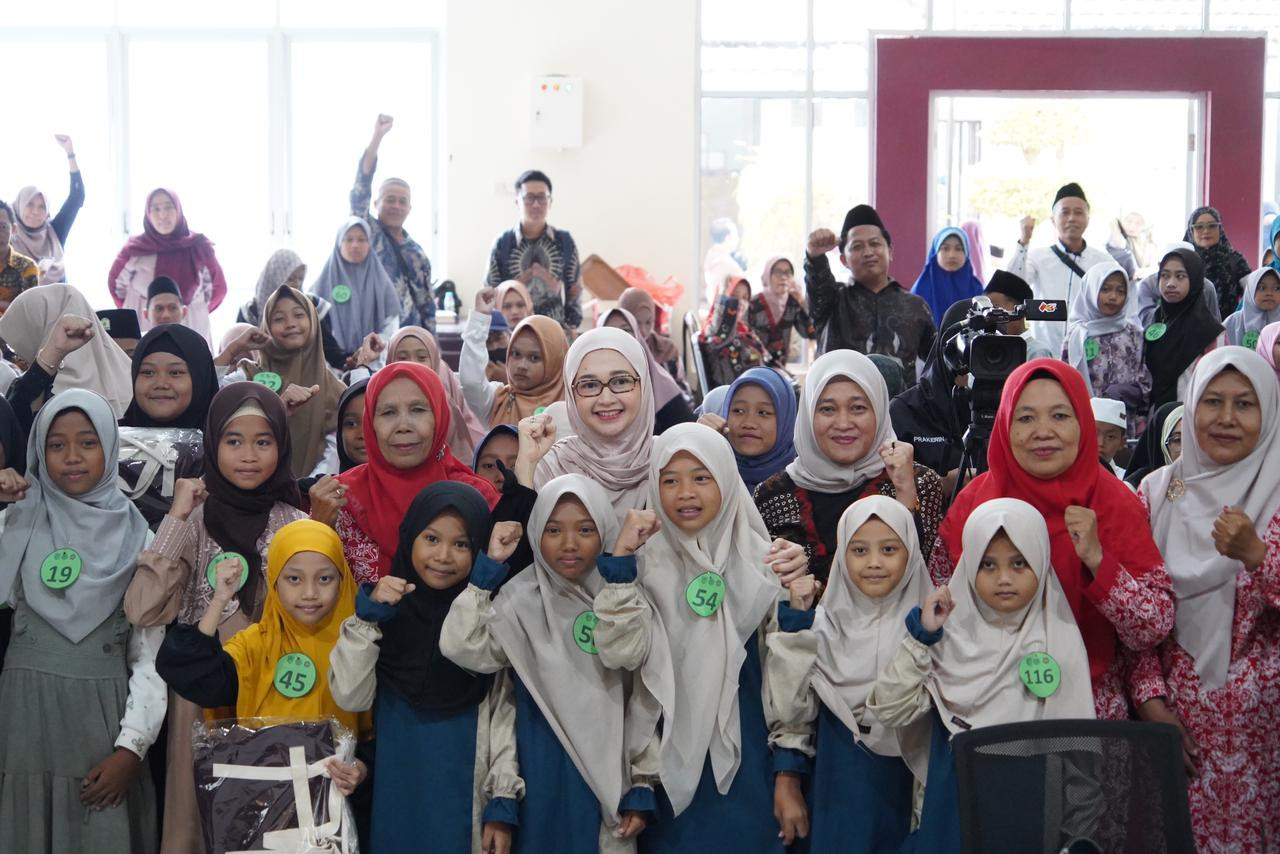 Mbak Cicha dalam ajang Festival Anak Shaleh. (Foto: Pemkab Kediri/jatimnow.com)