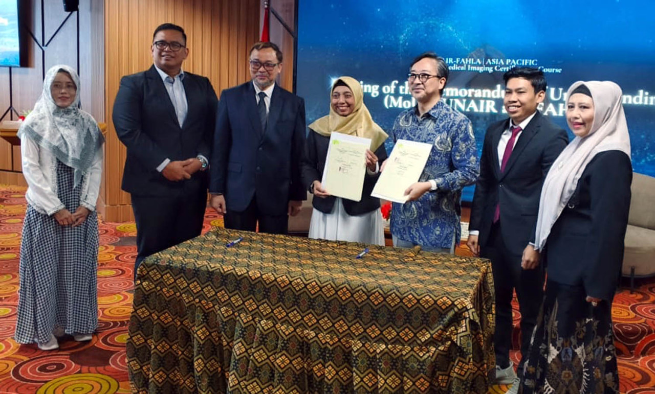 Penandatanganan Memorandum of Agreement (MoA) di Kampus B UNAIR, Jumat (28/11/2025). (Foto: Ali Masduki/jatimnow.com)