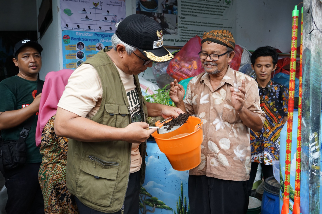 Wakil Wali Kota Kediri saat membuka Pelatihan Peningkatan Kapasitas Program Ketahanan Pangan Berbasis Sampah Rumah Tangga yang digelar di Kelurahan Lirboyo. (Foto: Pemkot Kediri/jatimnow.com)