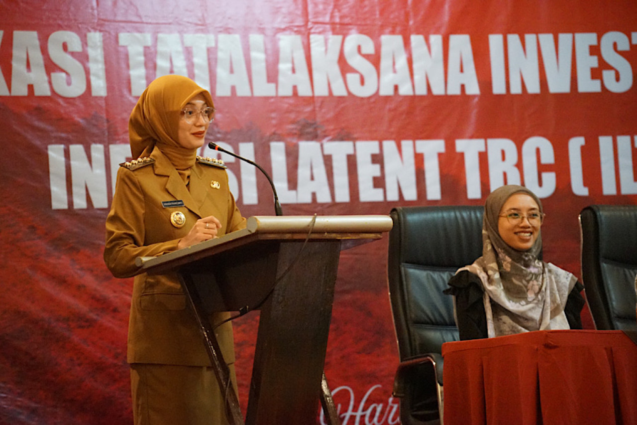 Wali Kota Kediri Vinanda Prameswati memberikan arahan kepada kader kilisuci tentang penanganan Tuberkolosis. (Foto: Pemkot Kediri/jatimnow.com)