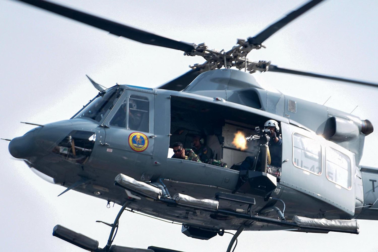 Brigif 2 Marinir menunjukkan performa yang memukau dalam gladi bersih upacara peringatan Hari Ulang Tahun (HUT) ke-80 Korps Marinir. (Foto: Ainul Yakin for JatimNow.com)