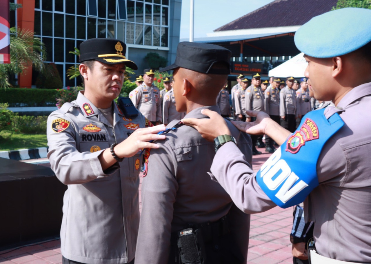Foto: Kapolres Gresik AKBP Rovan Richard Mahenu, saat Apel Penyambutan dan Pembukaan Latihan Kerja siswa Diktuk Bintara Polri 2025. (Humas Polres Gresik/jatimnow.com)