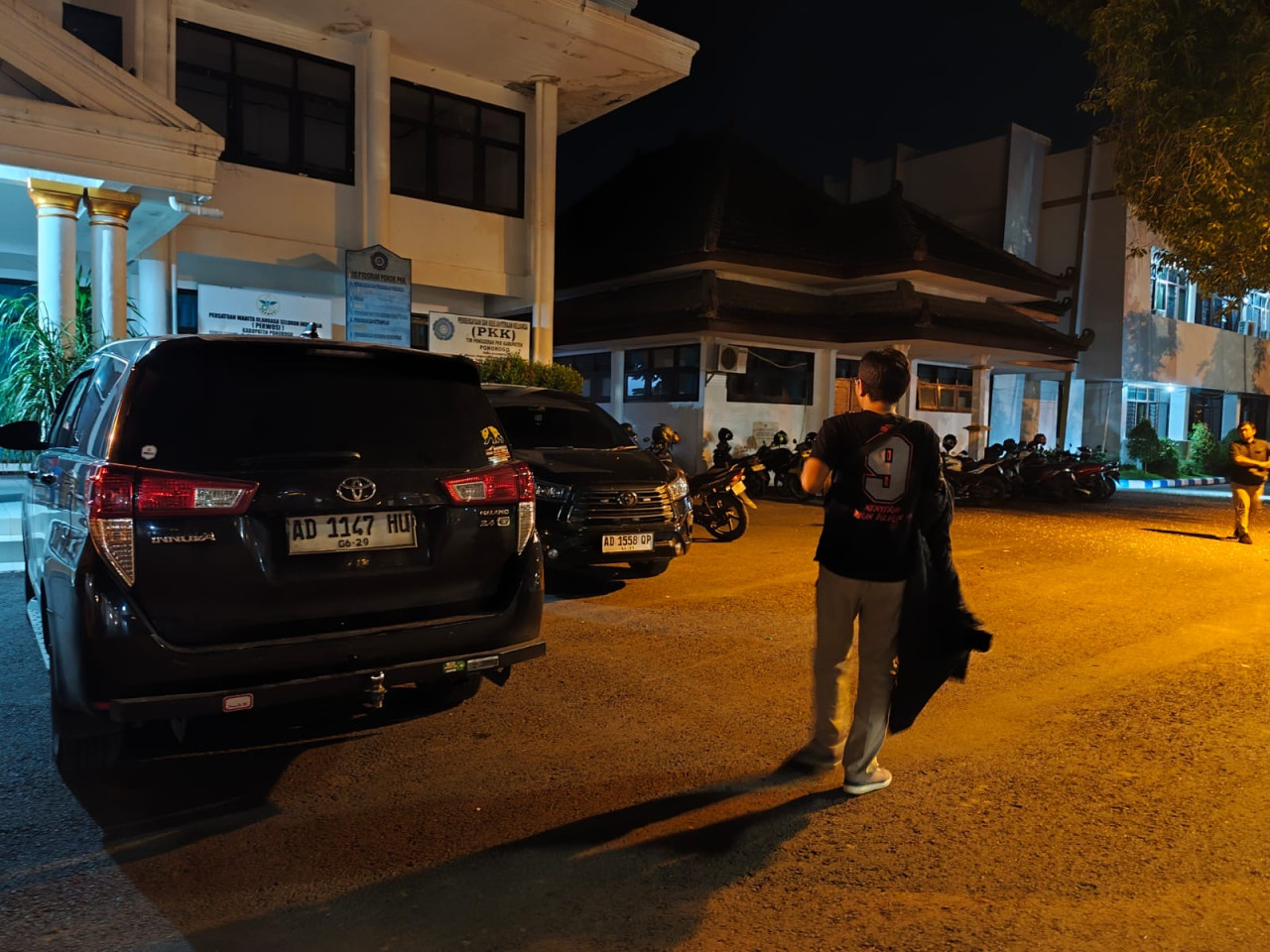 Suasana rumah dinas Bupati Ponorogo usai kabar OTT KPK.