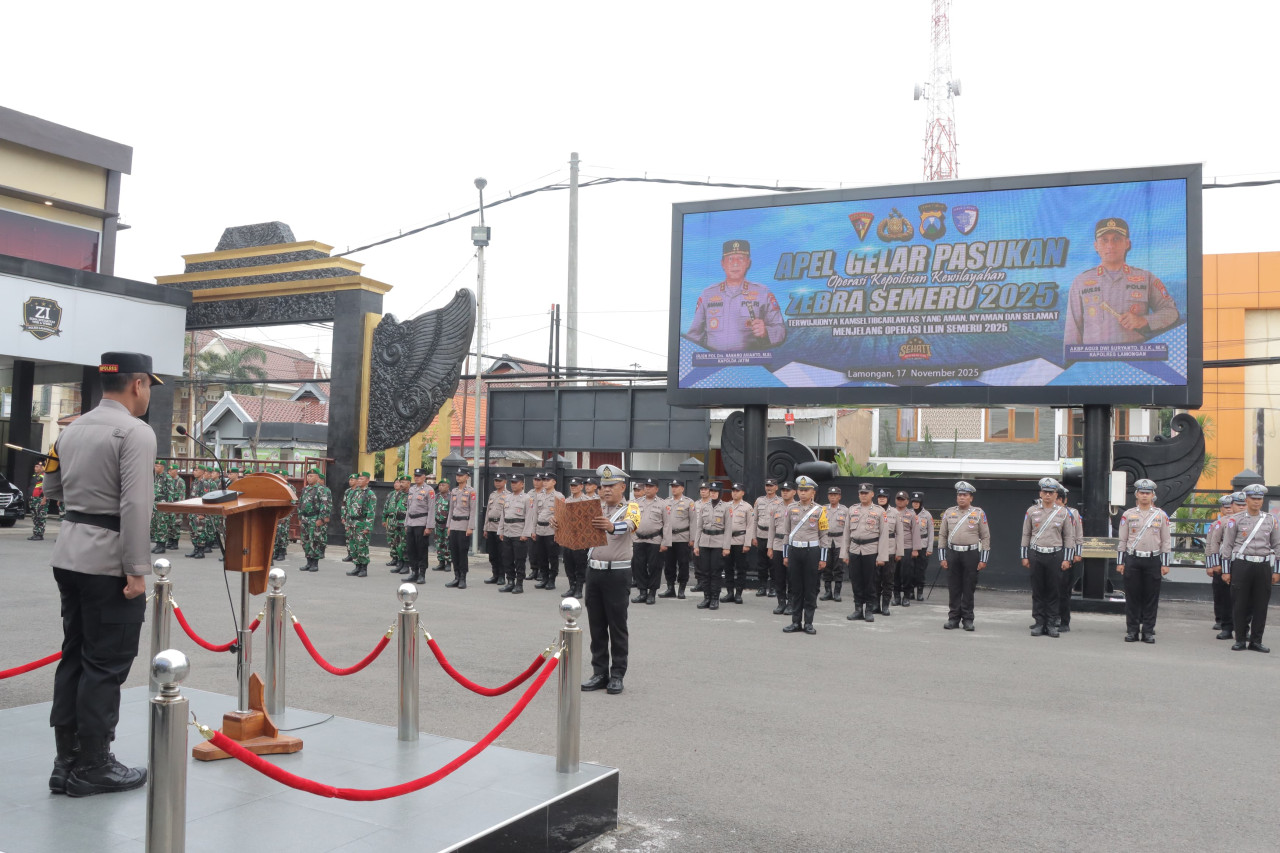 Foto: Apel pembukaan Ops Zebra Semeru 2025 Polres Lamongan. (Humas Polres Lamongan/jatimnow.com)