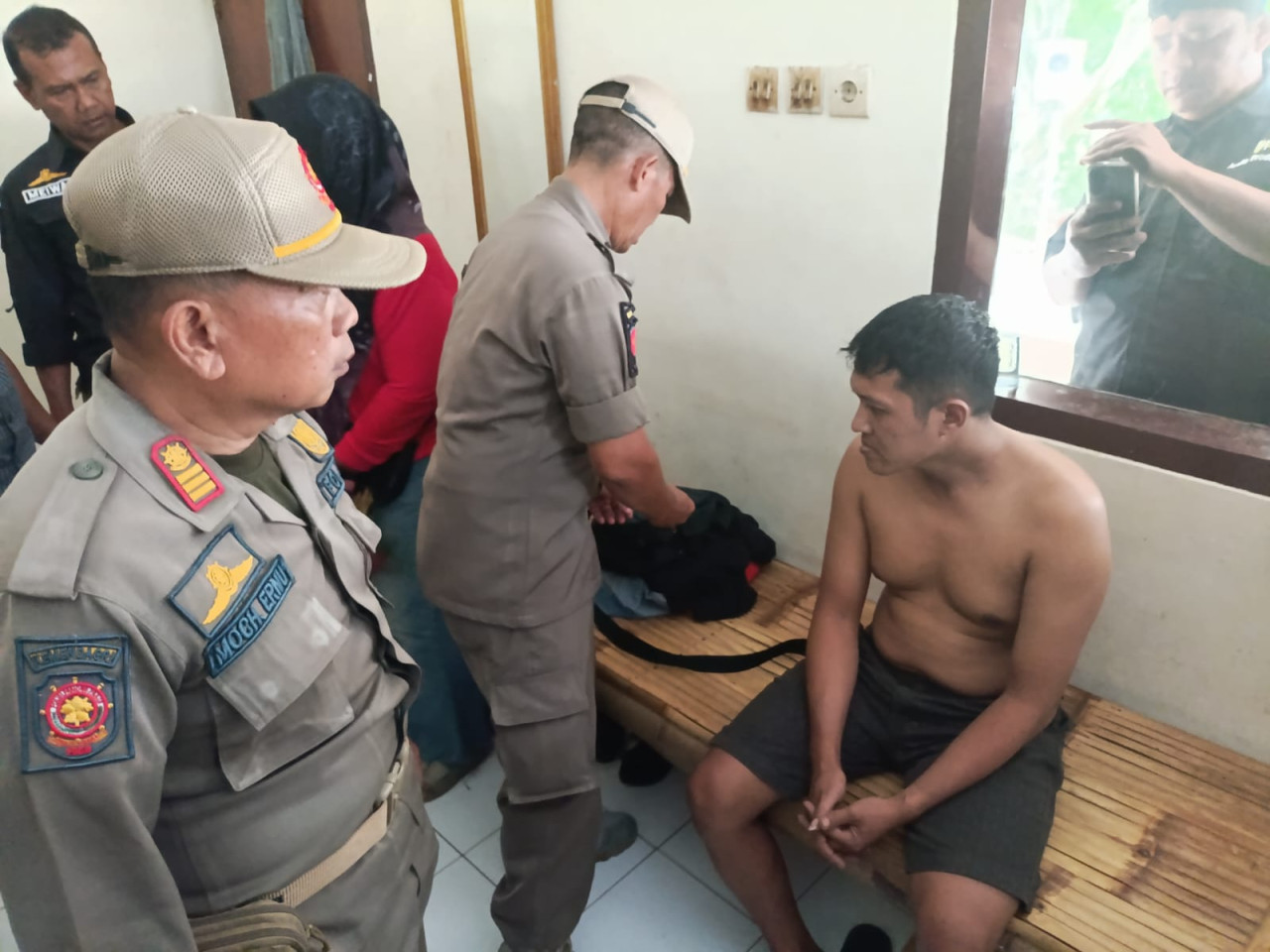 Duh, Kenakan ID Card Media Pria Ini Tertangkap Mencopet di Tulungagung