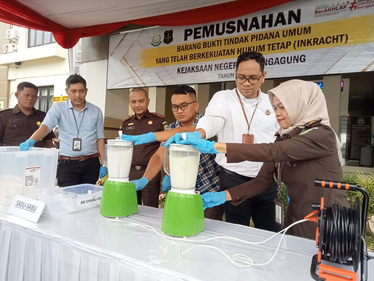 Kejari Tulungagung Musnahkan Ratusan Barang Bukti Yang Telah Inkracht