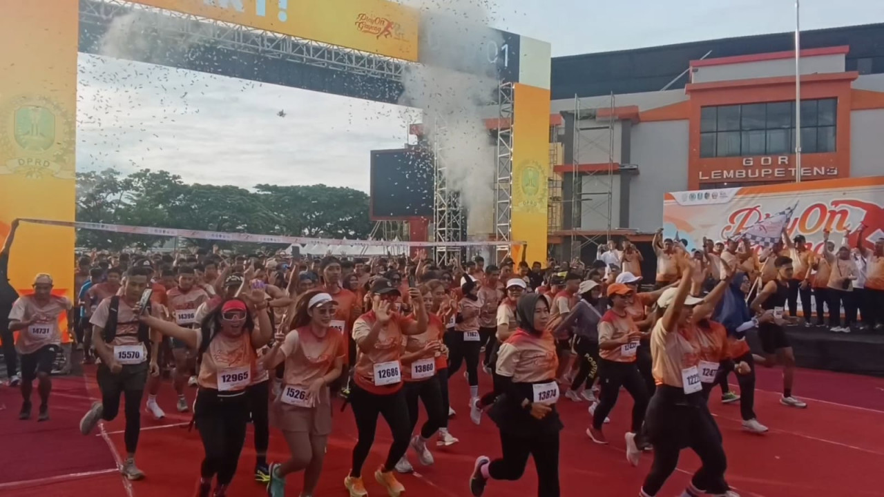 Foto: Peserta palyon gayeng di Tulungagung. (Bramanta/jatimnow.com)