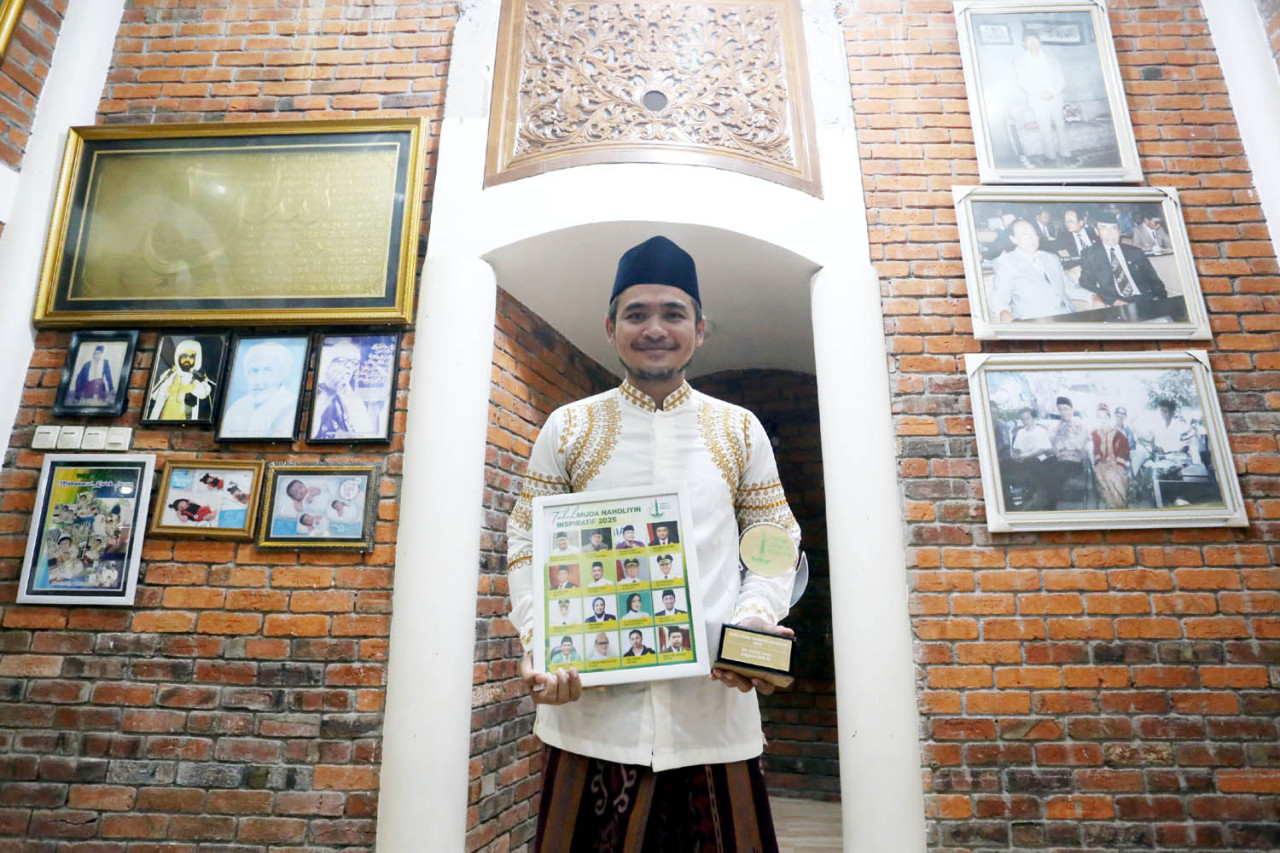 Anggota Komisi I DPR RI R.H. Imron Amin (Ra Ibong) dinobatkan Tokoh Muda Inspiratif 2025 dari FJN. (Foto: Ali Masduki/jatimnow.com)