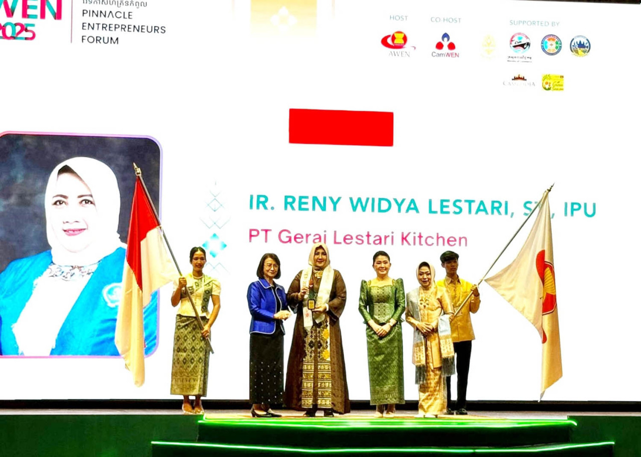 Konsisten Memberdayakan Kaum Hawa, Reny Widya Lestari Raih AWEN Award 2025
