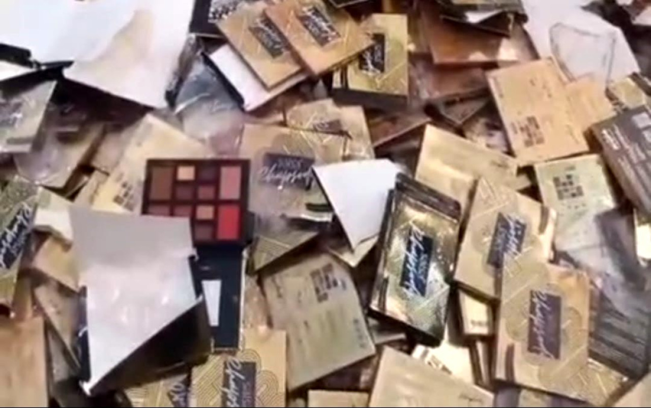 SALSA Cosmetic tarik produk Rhapsody Amber dan Classic Pro Palette (exp Juni-Okt 2025) usai temuan bahan berbahaya.  (Foto/jatimnow.com)