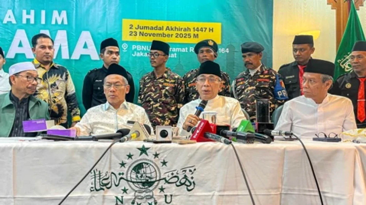Ketua Umum PBNU, KH Yahya Cholil Staquf saat konferensi pers usai melaksanakan Silaturahim Alim Ulama di kantor PBNU Jakarta, Ahad (23/11/2025) malam. (Foto: NU Online/Suci)