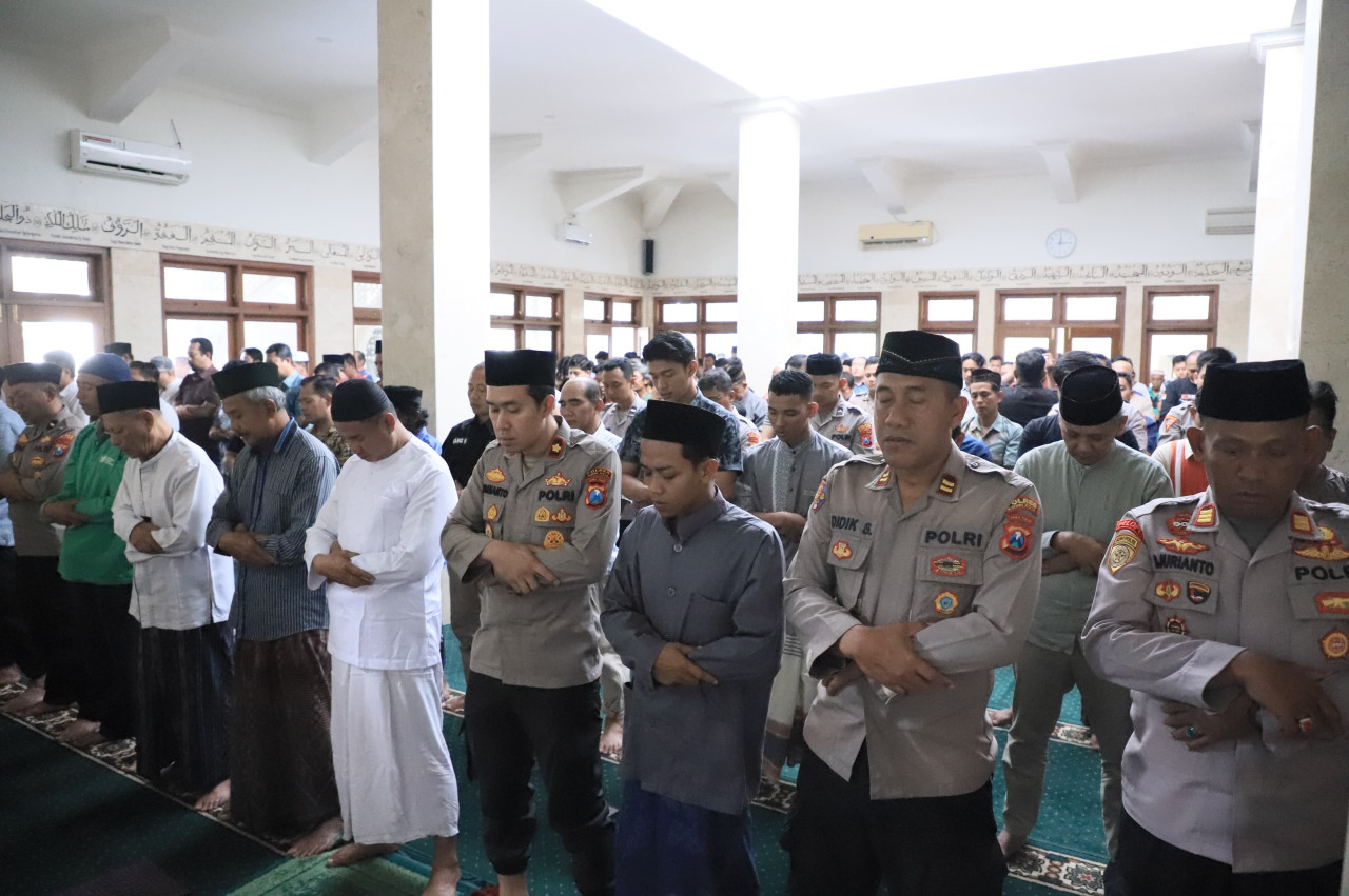Salat gaib di Polres Kediri Kota. (Foto: Polres Kediri Kota/jatimnow.com)