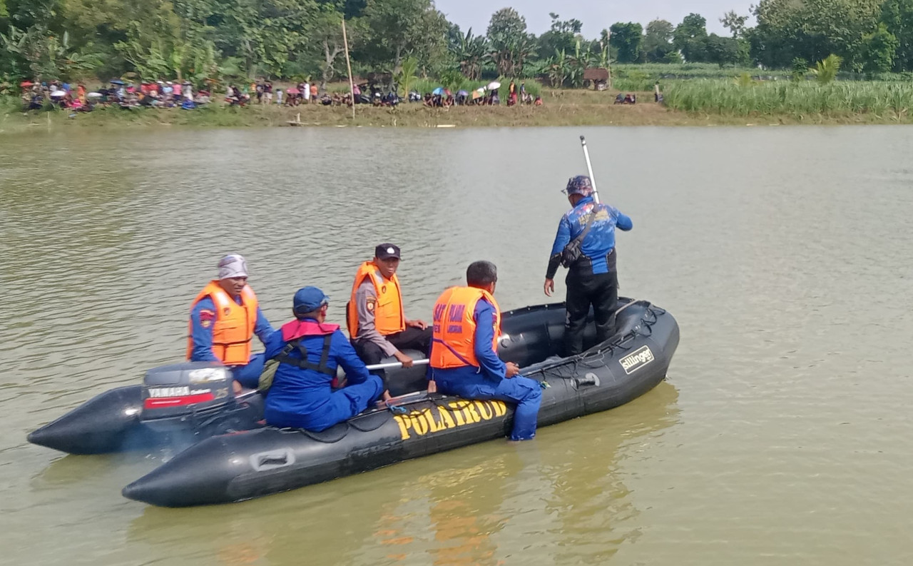 Upaya pencarian korban tenggelam di Waduk Panguripan, Desa Takerharjo, Solokuro, Lamongan. (Foto: Humas Polres Lamongan for jatimnow.com)