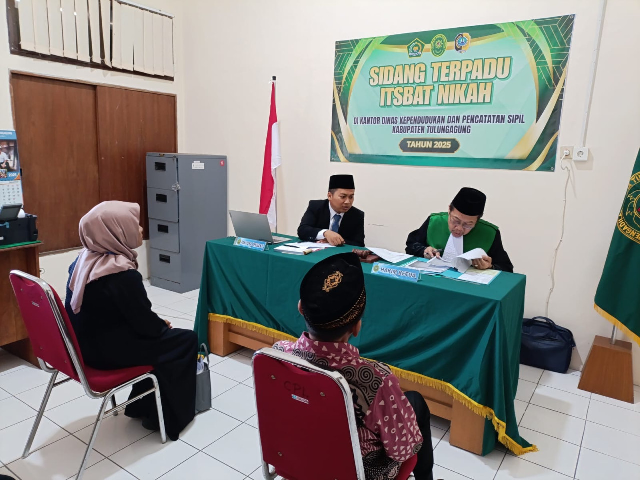 Belasan Pasangan Siri di Tulungagung Ikuti Sidang Isbat Nikah Terpadu