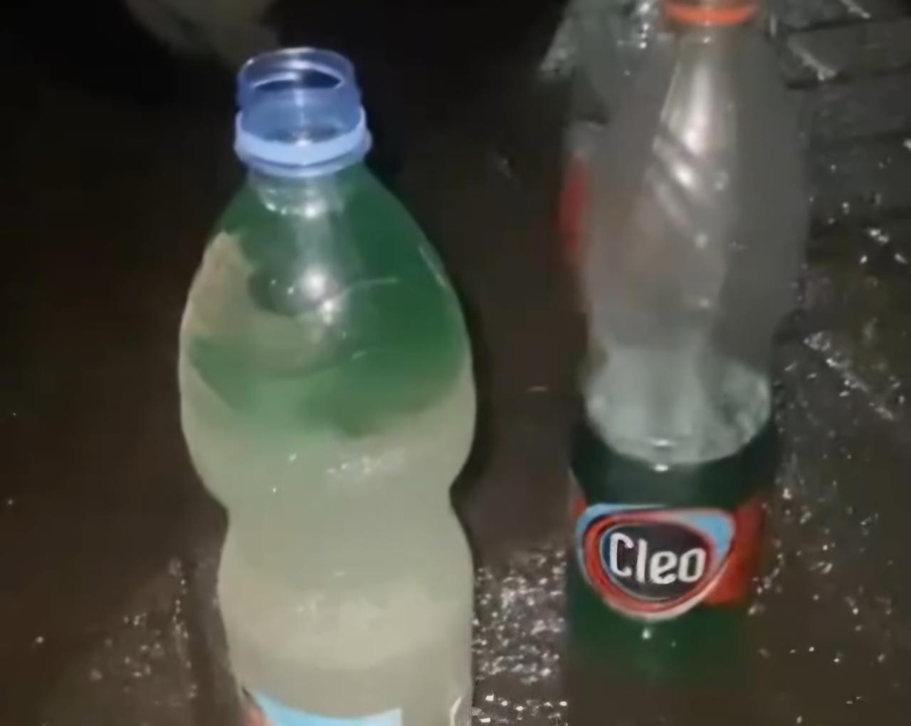 Penampakan BBM tercampur air di SPBU Banaran, Babat, Lamongan. (Foto: Istimewa)