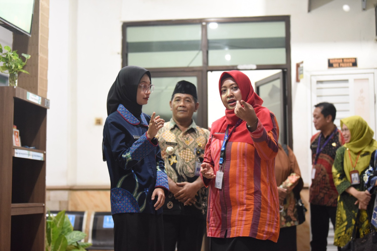 Mbak Vinanda saat melaunching jam layanan puskesmas di Kota Kediri. (Foto: Pemkot Kediri/jatimnow.com)