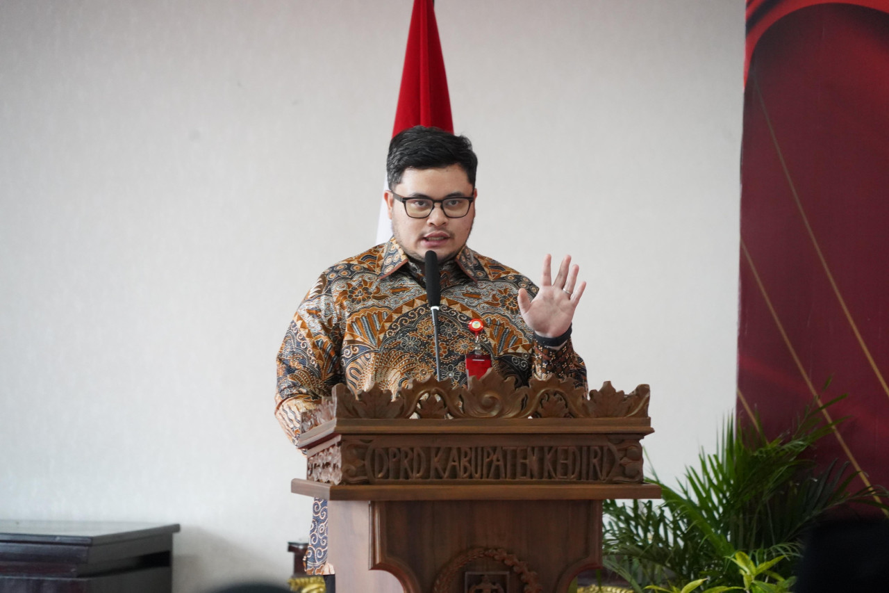 Mas Dhito dalam pengukuhan pengurus baru FKUB Kediri. (Foto: Pemkab Kediri/jatimnow.com)