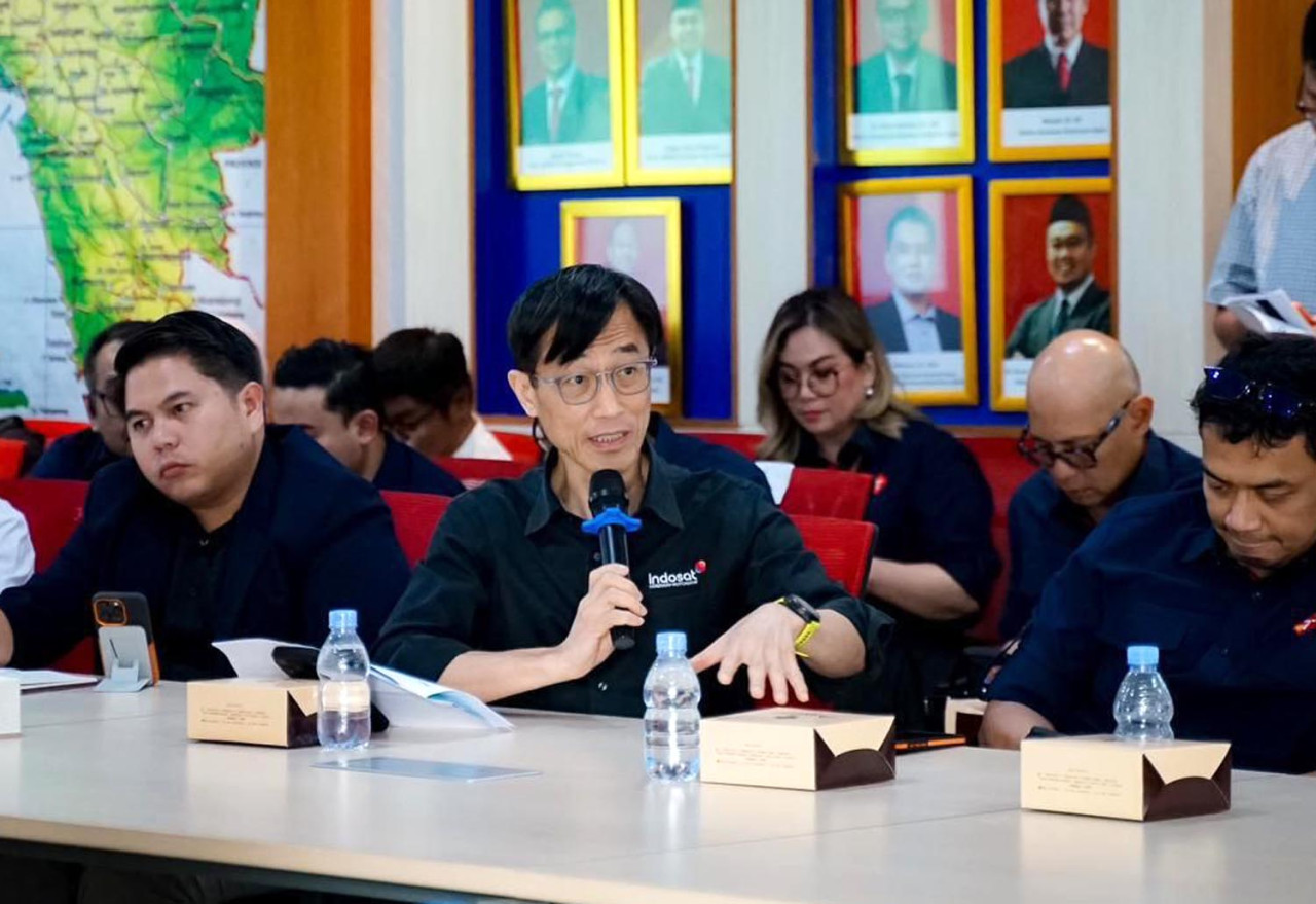 Director & Chief Technology Officer Indosat Ooredoo Hutchison, Desmond Cheung, saat rapat koordinasi pemulihan jaringan bersama Komdigi di Medan (01/12/2025). (Foto: Indosat/jatimnow.com)
