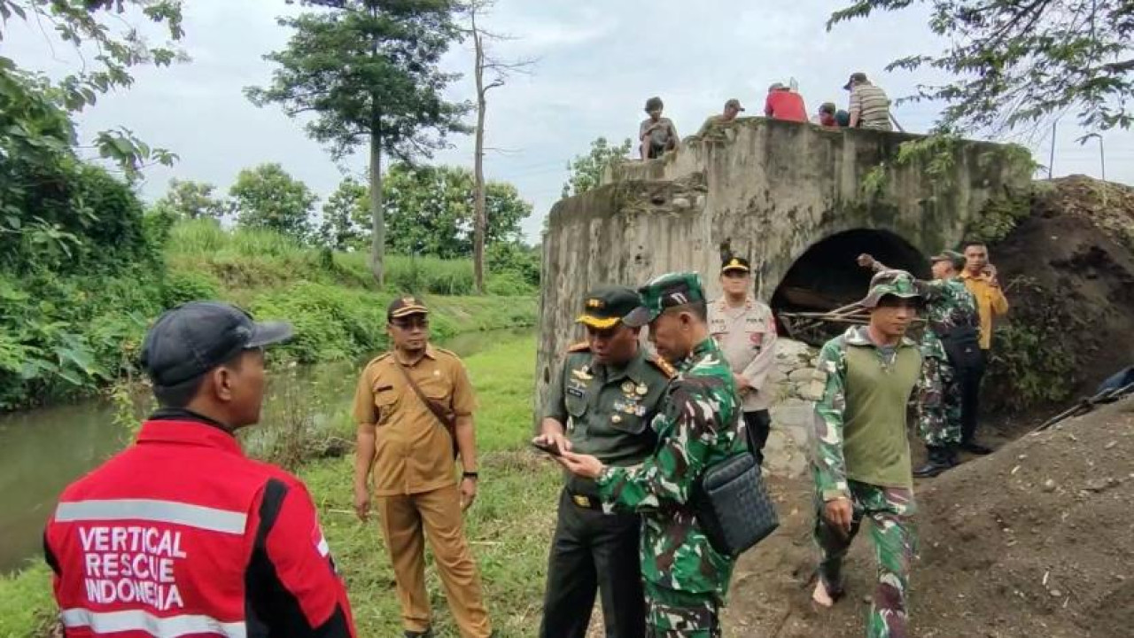 Tinjau Pembangunan Jembatan Gantung Garuda, Ini Pesan Dandim 0809 Kediri