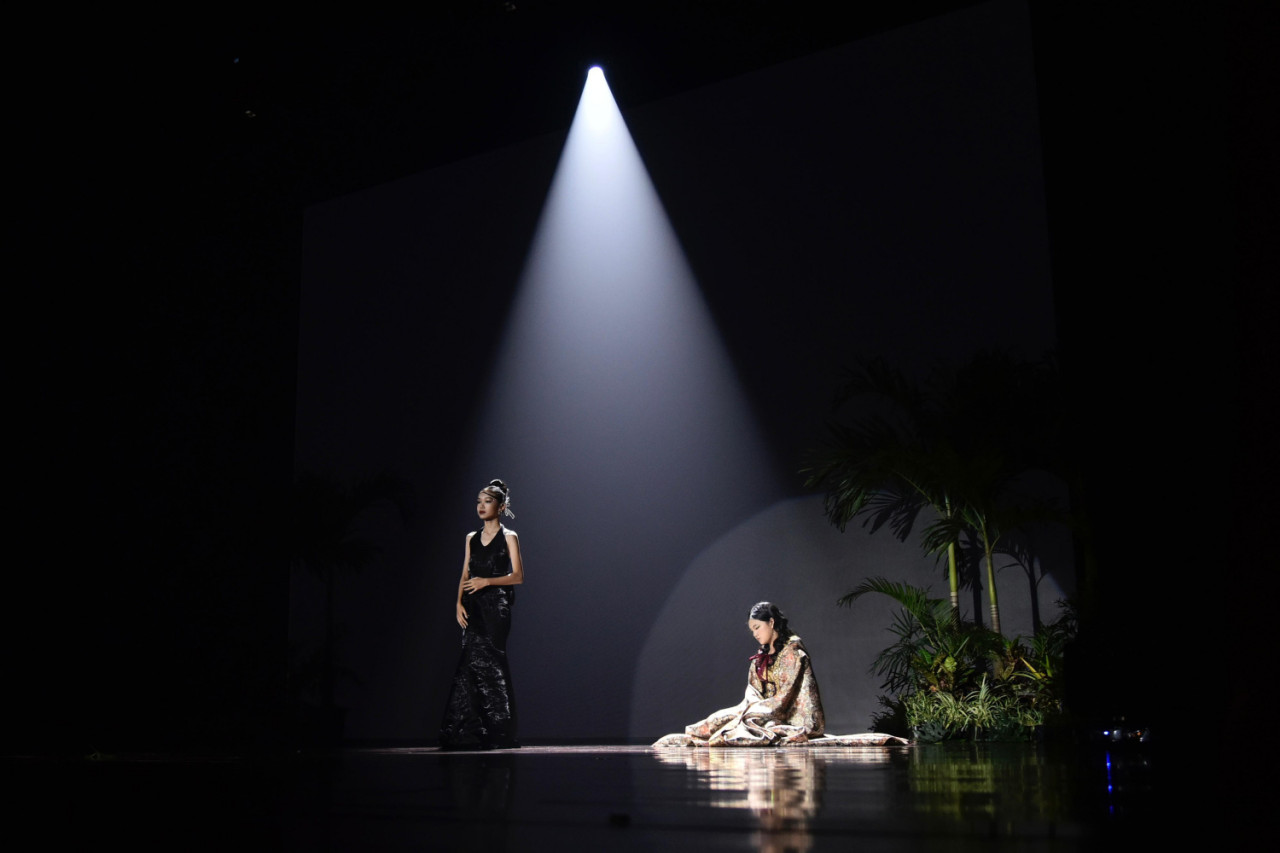 Pertunjukan musikal bertajuk “BAYANGAN: The Forgotten Legends” di Ciputra Hall Surabaya, Jumat (14/12) malam. (Foto/jatimnow.com)