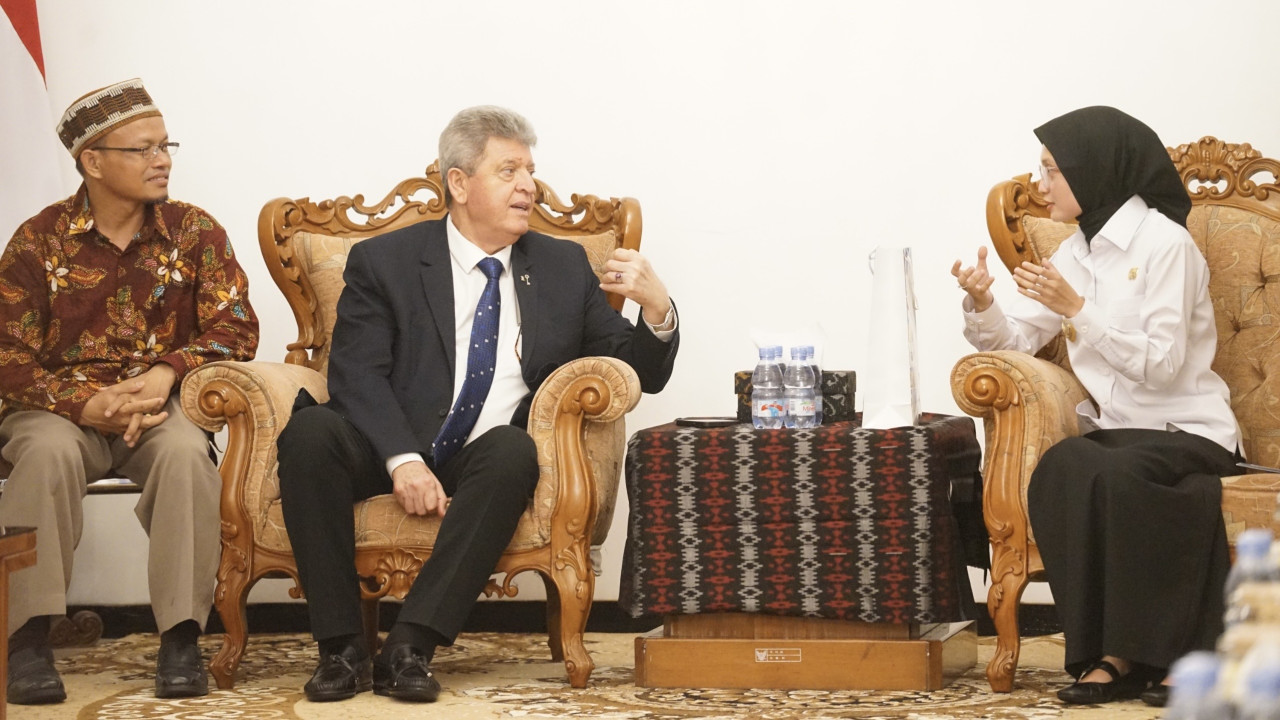 Duta Besar Palestina Temui Mbak Vinanda-Gus Qowim di Kediri, Bawa Pesan Perdamaian