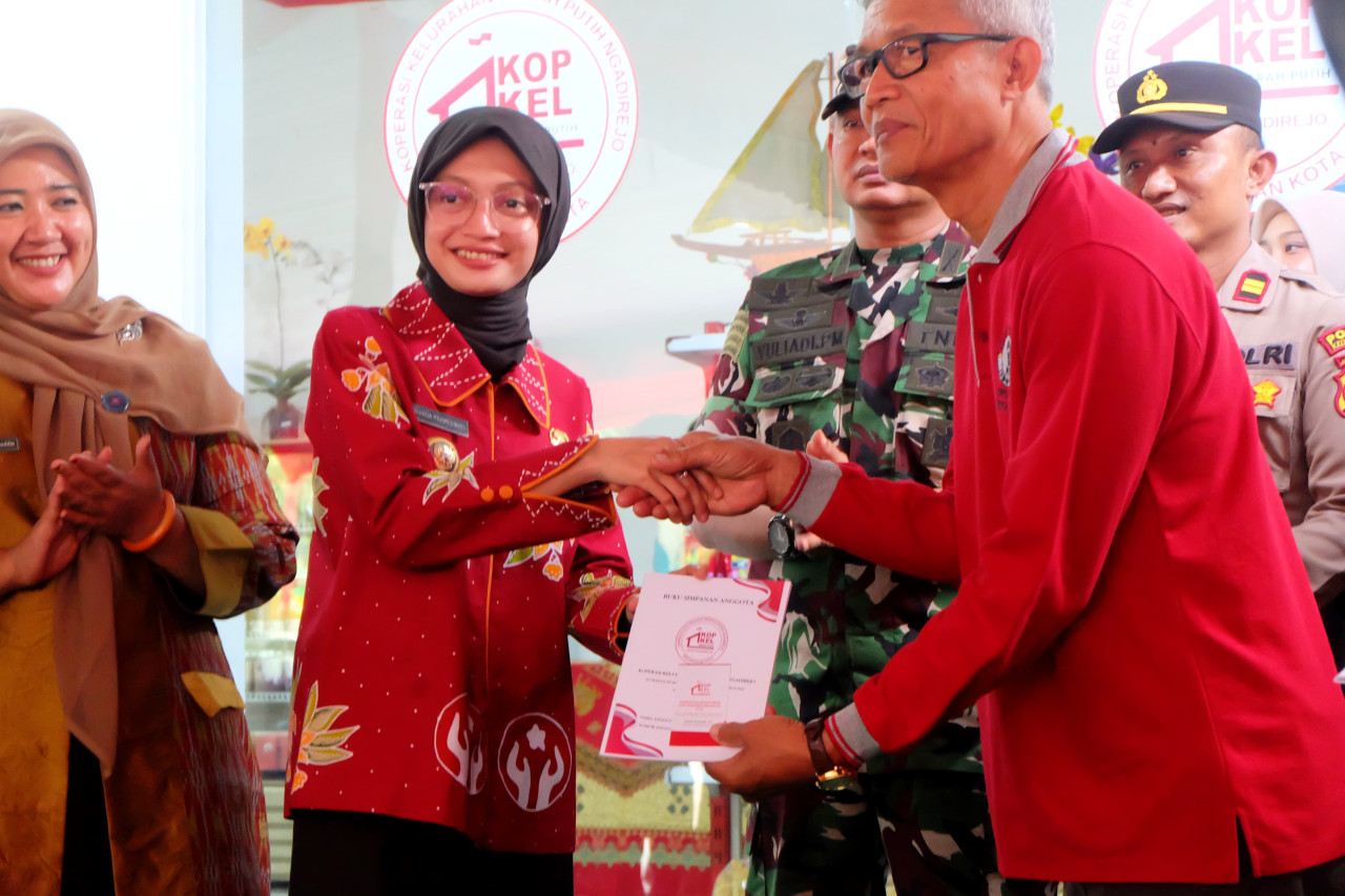 Peresmian Gerai UMKM Koperasi Kelurahan Merah Putih oleh Wali Kota Kediri Vinanda Prameswati. (Foto: Pemkot Kediri/jatimnow.com)