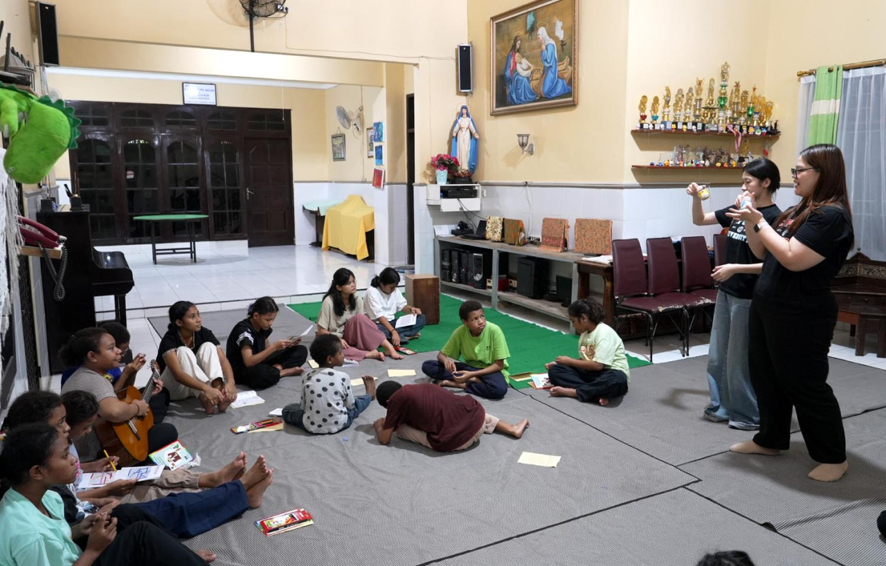 Mahasiswa FIKOM UC hadirkan pengalaman rohani yang unik di panti asuhan Santa Beatrix. (Foto: Fikom UC/jatimnow.com)