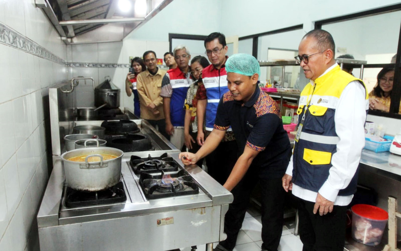 BPH Migas bersama PT Perusahaan Gas Negara Tbk (PGN) terjun langsung memastikan aliran gas bumi ke pelanggan di Jawa Timur. (Foto: PGN/jatimnow.com)