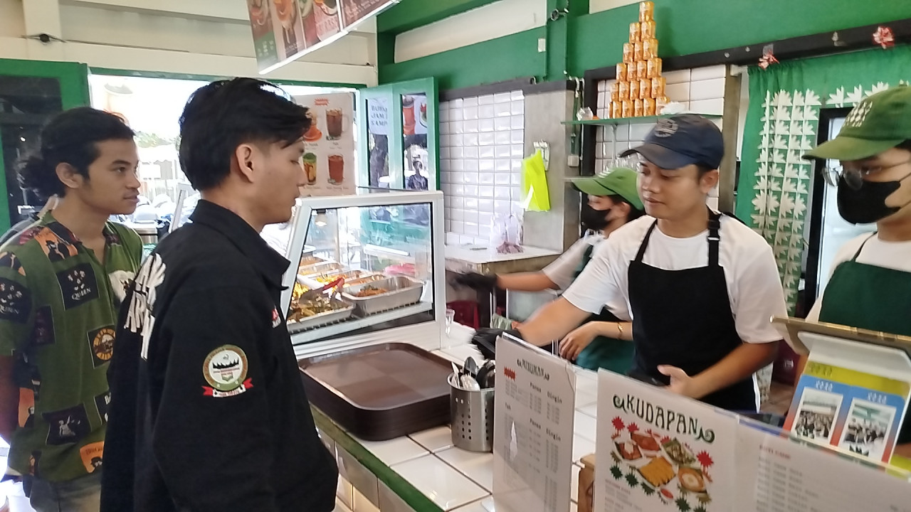 Kedai di Malang Ini Berikan Makan Gratis Bagi Warga Aceh