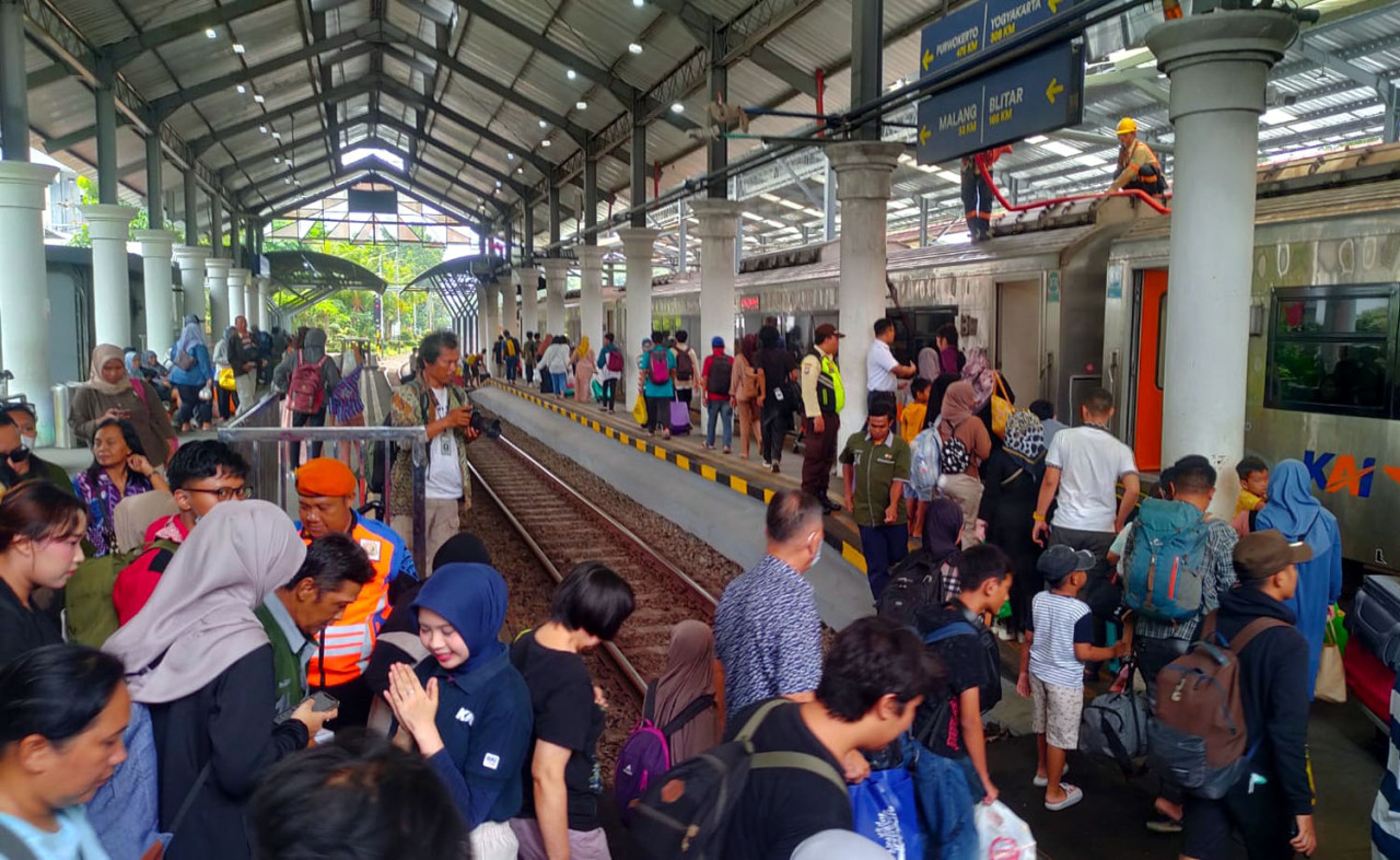 Kepadatan calon penumpang di Stasiun Surabaya Gubeng, pada Rabu (31/12/2025). (Foto: Humas KAI/jatimnow.com)
