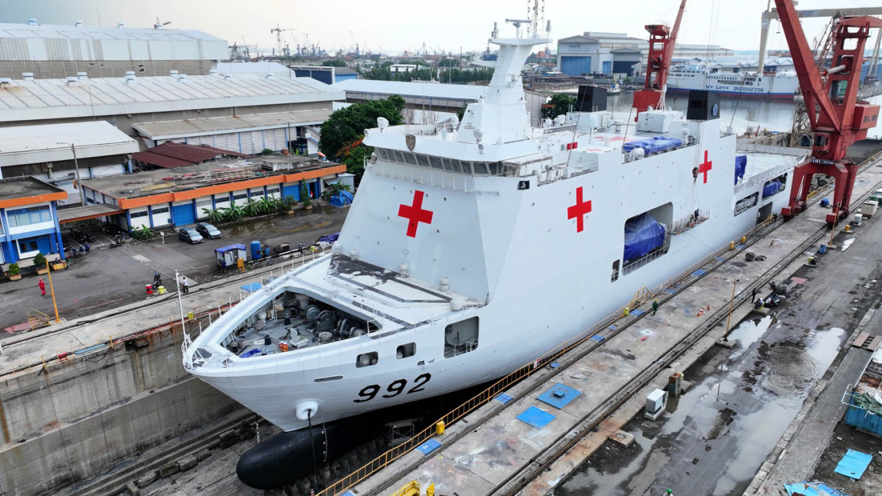 Kapal PT PAL Jadi Tulang Punggung Bantuan Bencana TNI AL di Sumatera