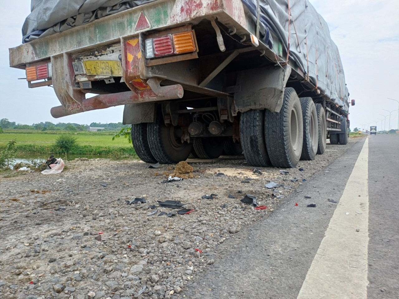 Wanita Muda di Lamongan Tewas Usai Tabrak Truk Parkir