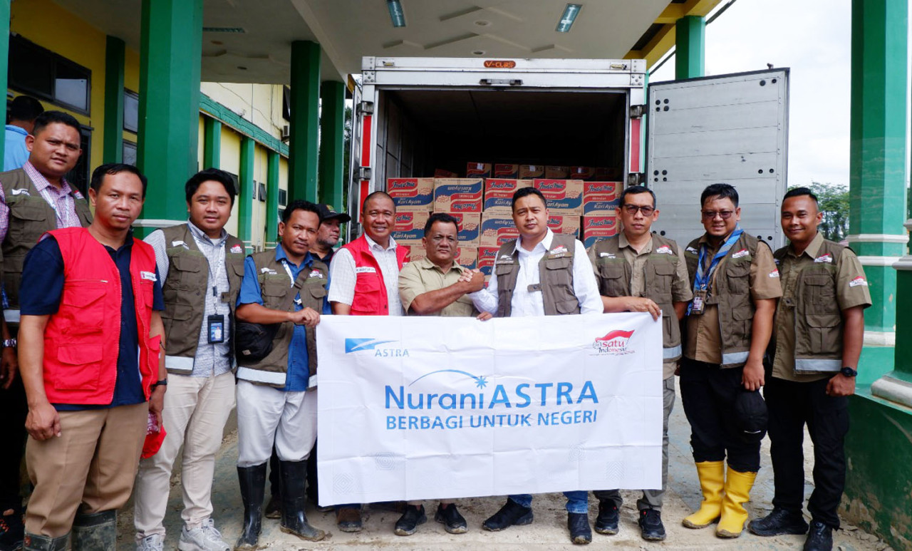 Nurani Astra telah menyalurkan lebih dari 35.500 paket sembako dan perlengkapan darurat guna membantu memenuhi kebutuhan dasar masyarakat di tiga wilayah terdampak banjir bandang dan tanah longsor. (Foto: Astra for JatimNow.com)