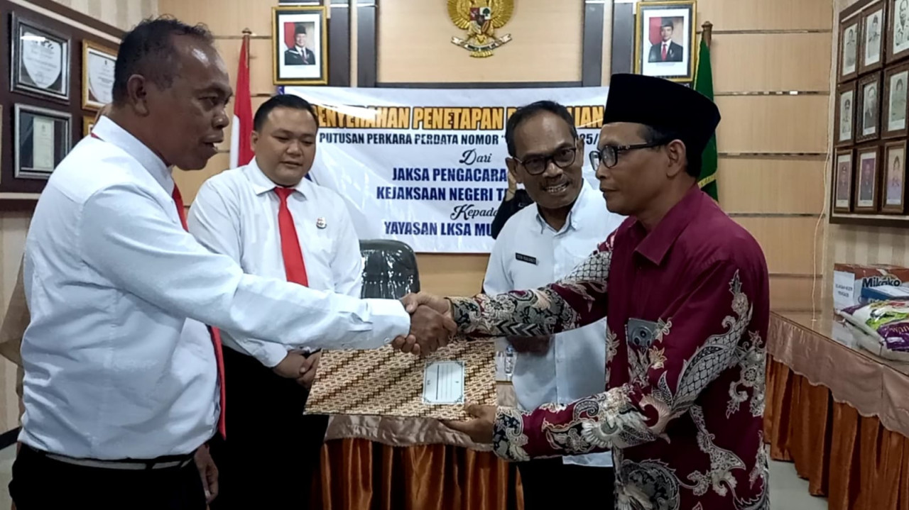 Kejari Trenggalek Serahkan Penetapan Perwalian Dua Anak ke Yayasan Ini