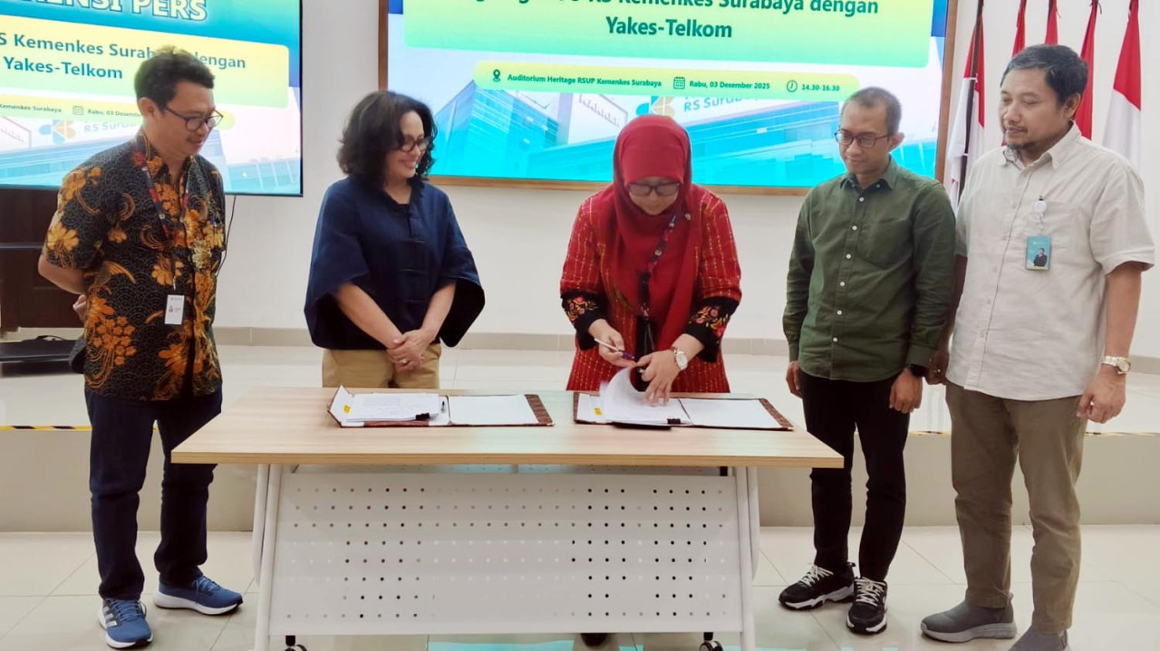 Penandatanganan kerjasama RS Kemenkes Surabaya dengan Yayasan Kesehatan Telkom (Yakes Telkom). (Foto: Ali Masduki/jatimnow.com)
