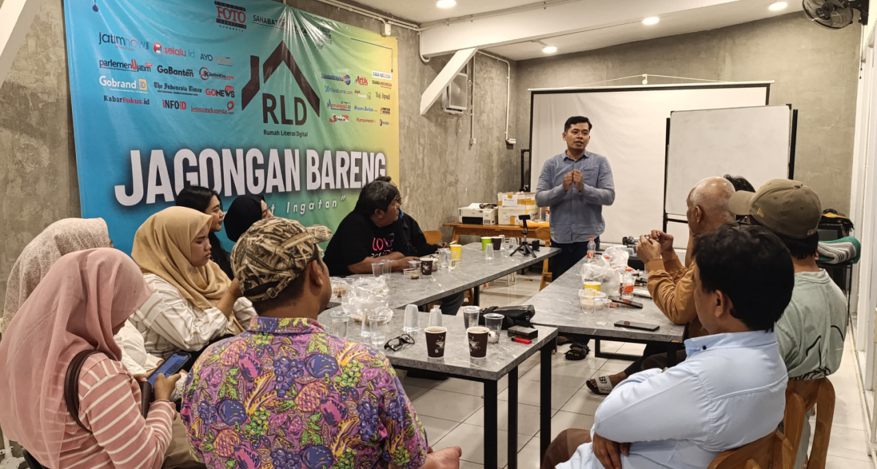 Lokakarya perdana mengenai Seller dan Affiliate TikTok yang diikuti belasan warga di Rumah Literasi Digital (RLD). (Foto: RLD/jatimnow.com)