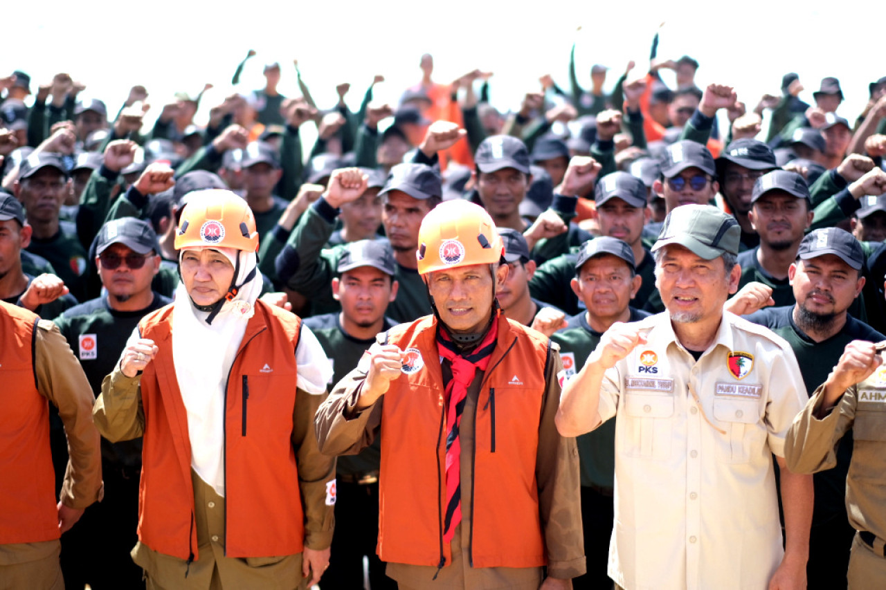 PKS Jawa Timur meluncurkan Satgas Bencana dan mengirim 12 relawan terampil ke Aceh Tamiang untuk pemulihan pascabencana. (Foto: PKS for JatimNow.com)