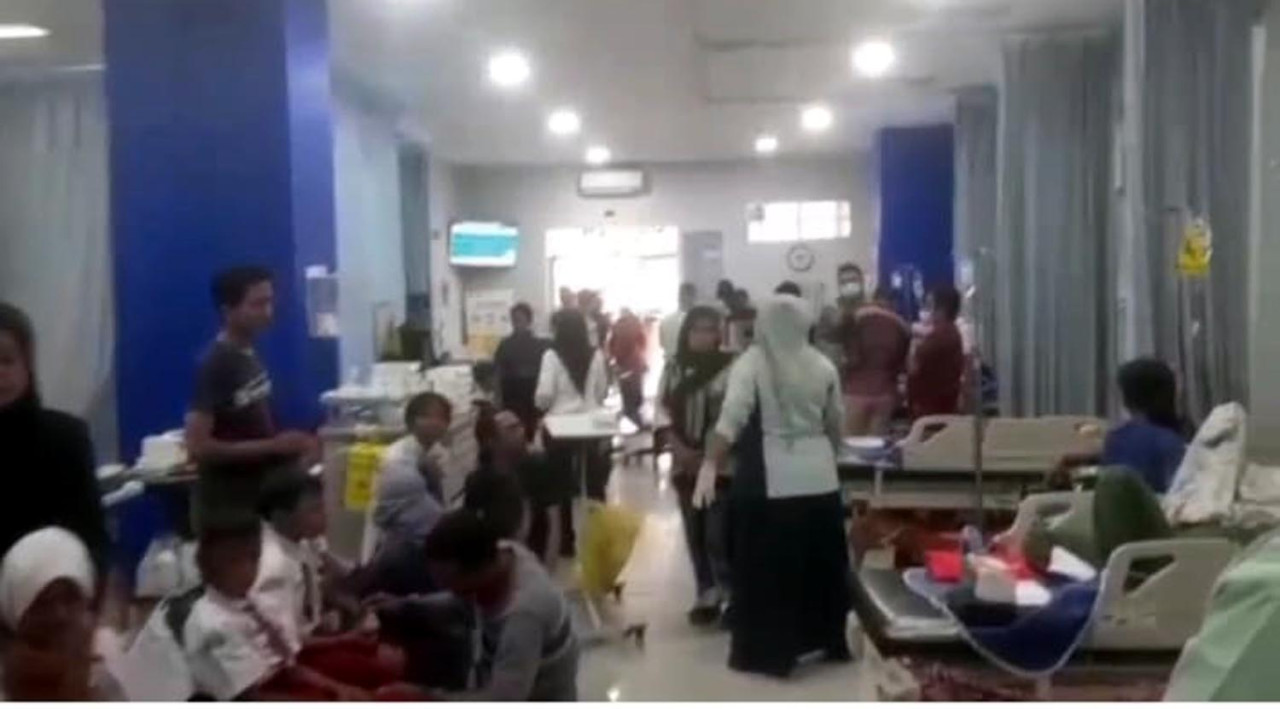 Tangkapan layar video korban  insiden mobil MBG tabrak siswa di SDN Kalibaru 01, Jakarta Utara saat dirawat di rumah sakit. (Foto: WAG/jatimnow.com)