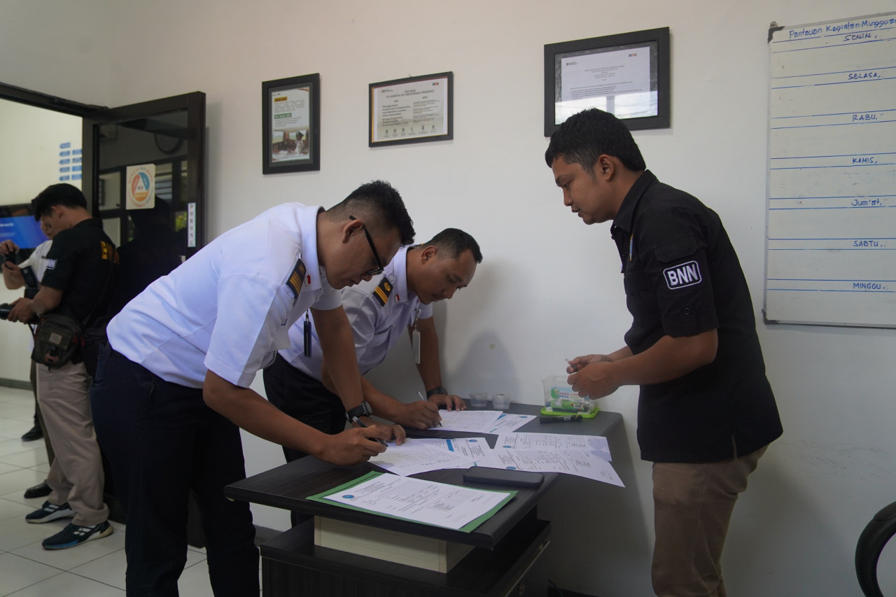 Pastikan Kenyamanan Penumpang, KAI Daop 7 Madiun Gelar Tes Narkoba Acak