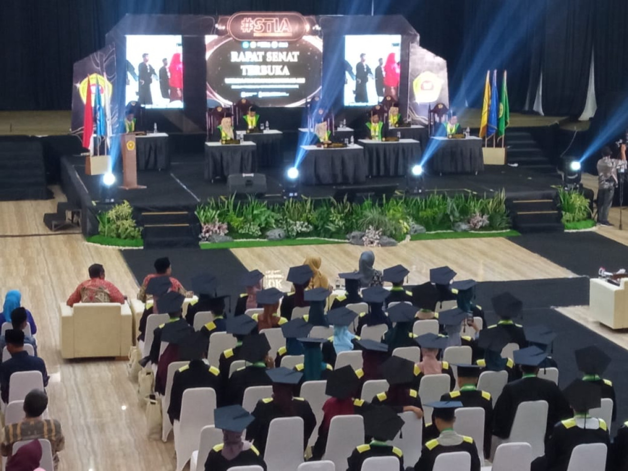Foto: Prosesi wisuda STIA Pembangunan Jember. (Sugianto/jatimnow.com)