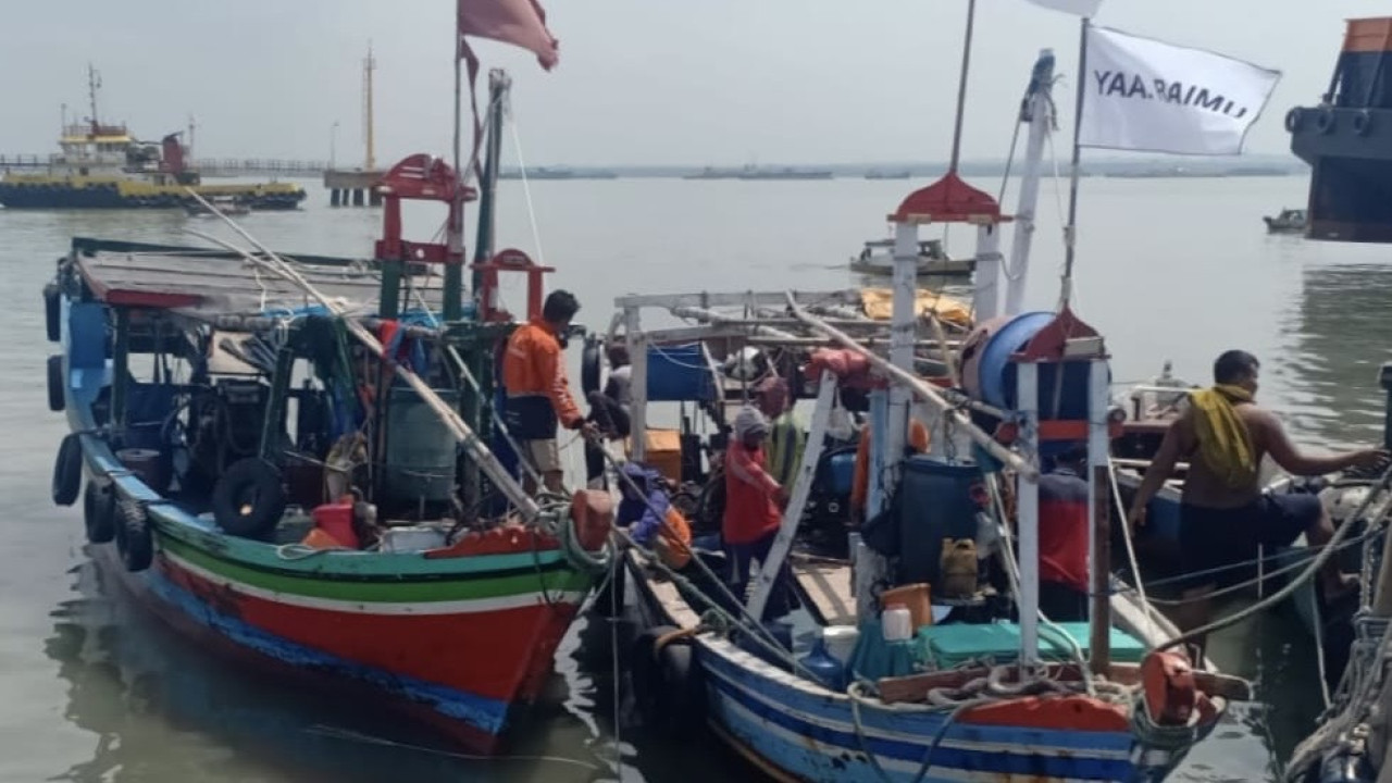 Kapal Motor Nelayan (KMN) yang menggunakan jaring trawl yang diamankan Satpolairud Polres Gresik. (Foto: Polres Gresik)