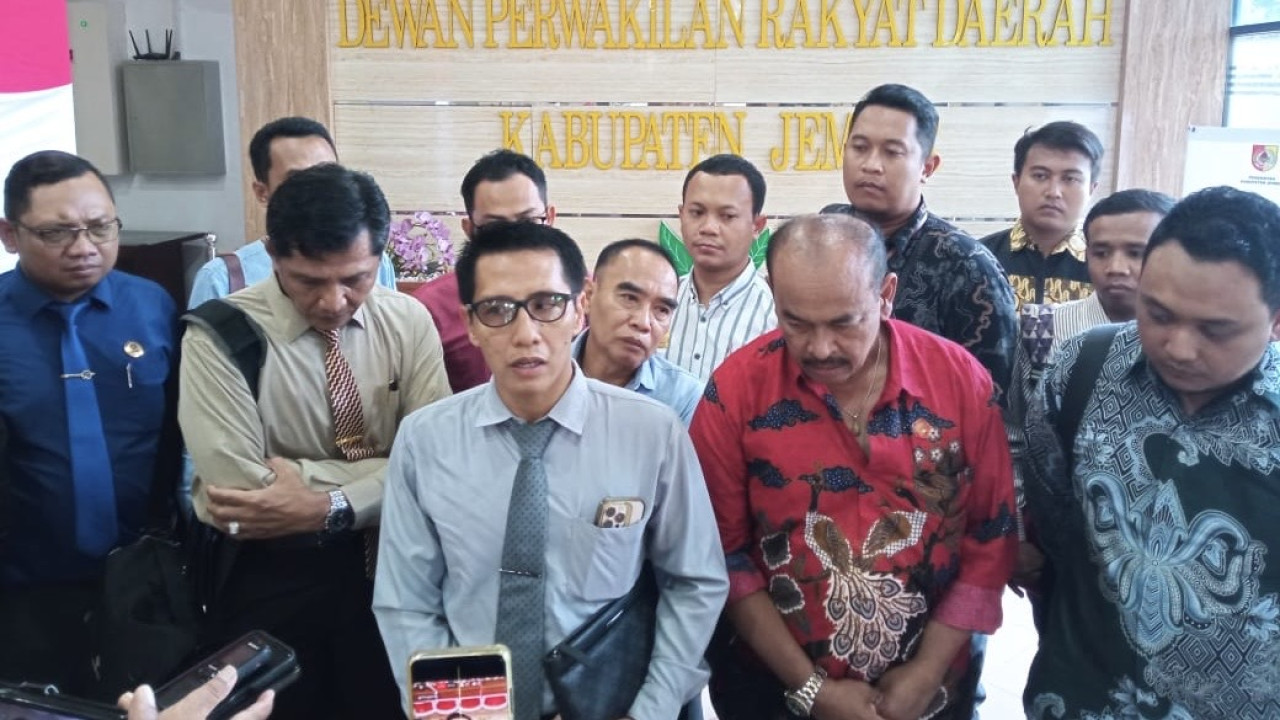 FKA saat mengawal Karuniawan Nurahmansyah. (Foto: Sugianto/jatimnow.com)