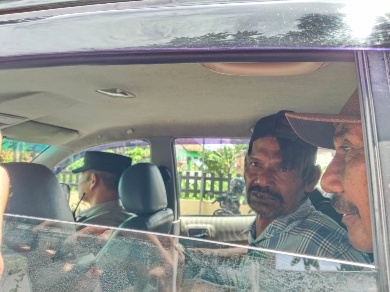 Pelaku saat sudah diamankan Polsek Kunjang. (Foto: Polsek Kunjang/jatimnow.com)