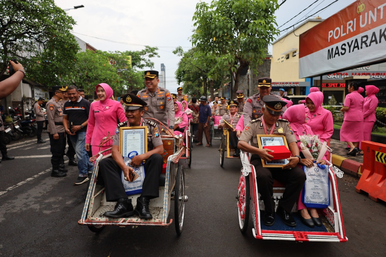 Tradisi purna bakti Polres Tulungagung. (Foto: Polres Tulungagung/jatimnow.com)