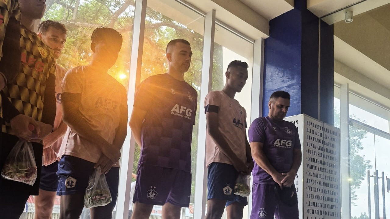 Persik Kediri Doa Bersama Gate 13 Stadion Kanjuruhan Malang Jelang Lawan Arema FC