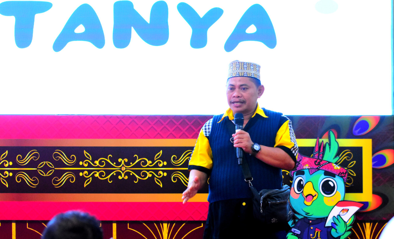 Abah Zen menggunakan metode pengobatan sunnah atau Thibbun Nabawi. (Foto: Fuadi for jatimnow.com)