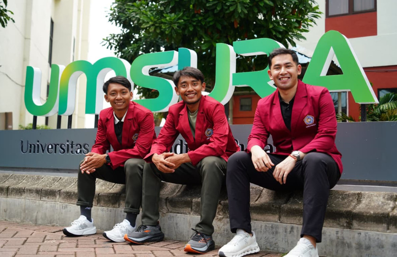 Tiga atlet nasional resmi bergabung sebagai mahasiswa baru Universitas Muhammadiyah Surabaya (Umsura) melalui jalur beasiswa prestasi. (Foto: Humas Umsura/jatimnow.com)