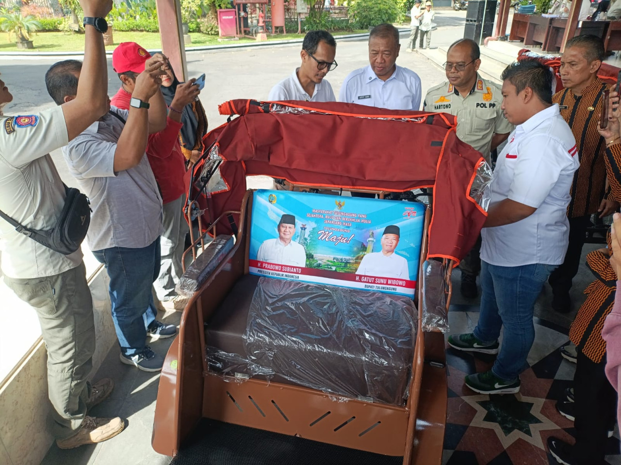 Foto: Becak listrik bantuan Presiden Prabowo Subianto. (Bramanta/jatimnow.com)
