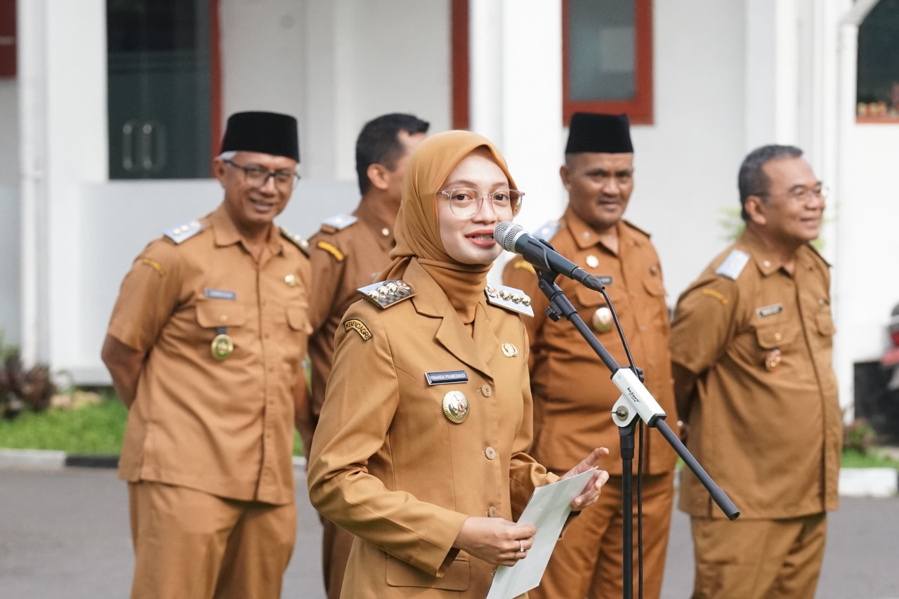 Wali Kota Kediri Vinanda Prameswati saat memimpin apel. (Foto: Pemkot Kediri/jatimnow.com)
