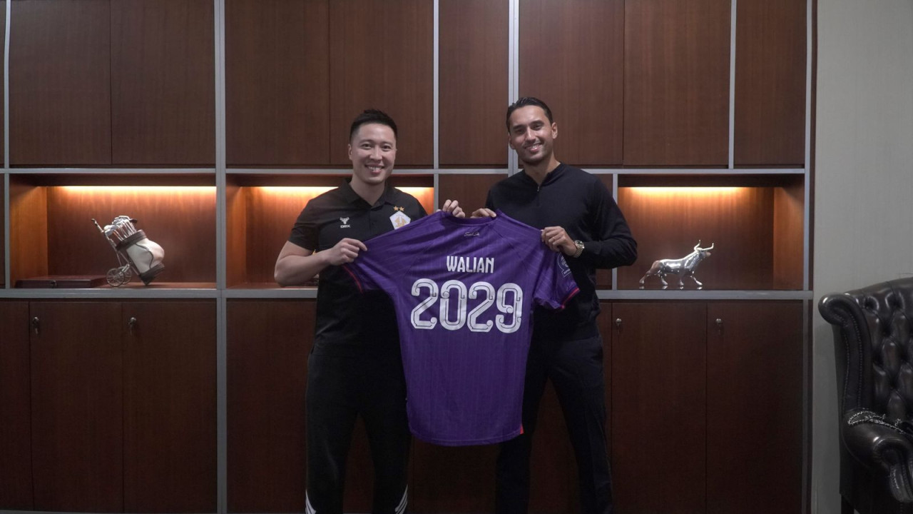 Arthur Irawan dan Ezra Walian. (Foto: Persik Kediri/jatimnow.com)